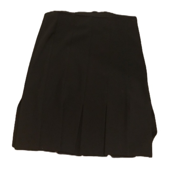 White House Black Market Dresses & Skirts - White House Black Market skirt size 6